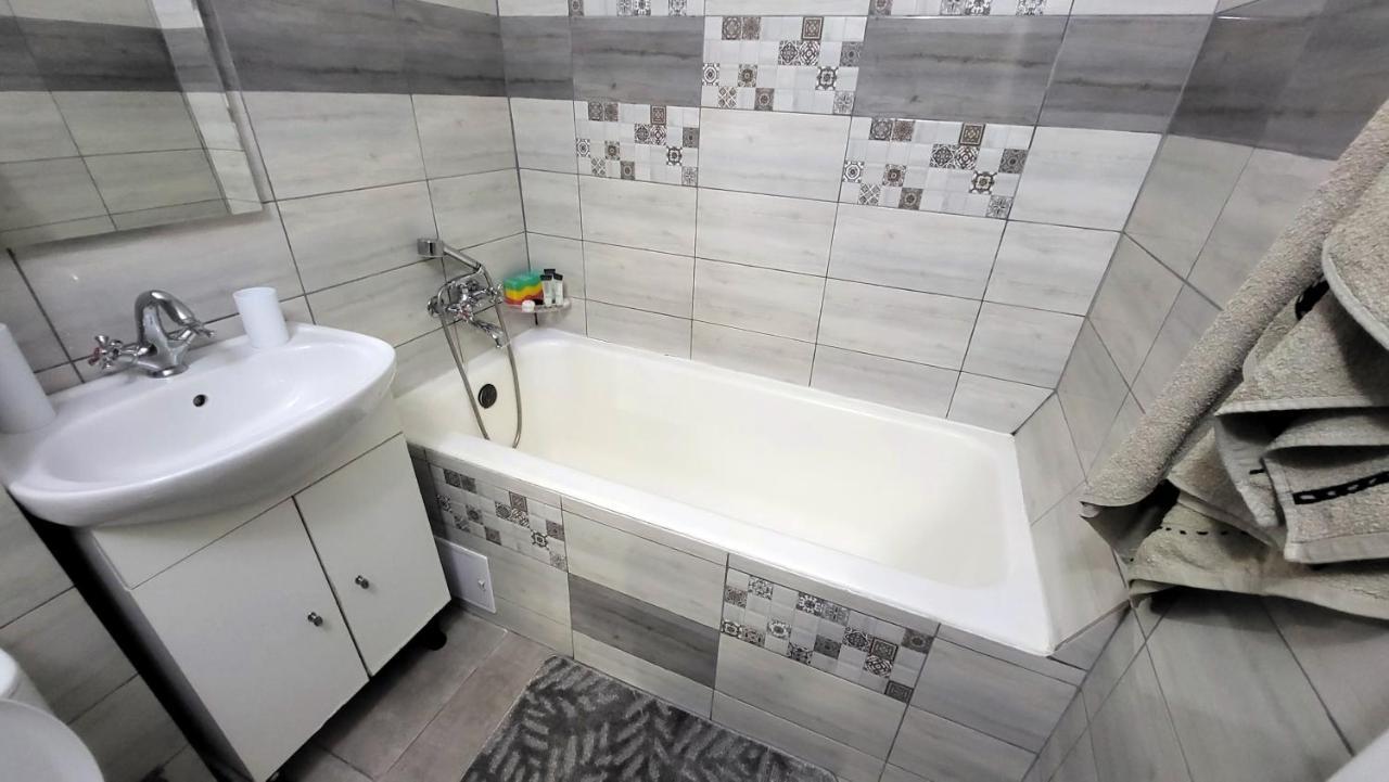 Apartament Navi Onesti Eksteriør bilde